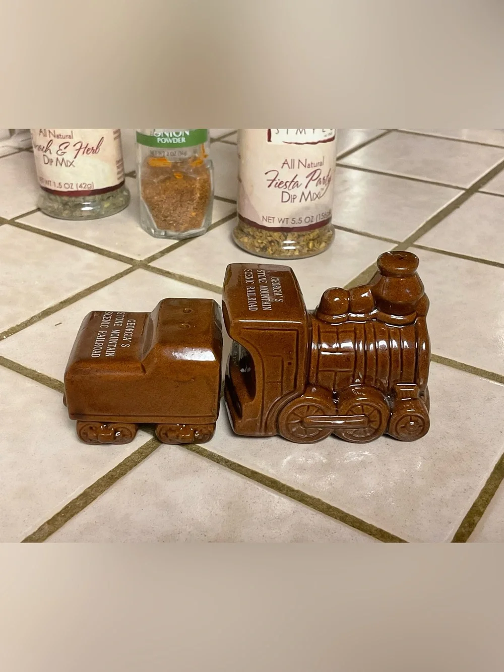 Salt & Pepper Shakers novelty vintage train Railroad Souvenir Locomotive